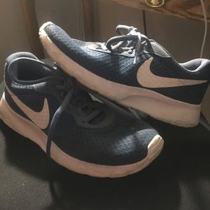Nike Tanjun Women’s size 7